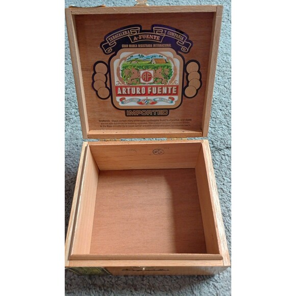 Exquisitos ARTURO FUENTE Wooden Cigar Box - Imported Dominican Republic - EMPTY - Picture 7 of 9